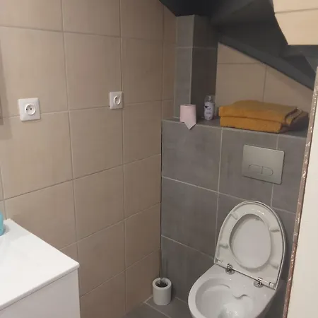 Apartment Meuble 3 Personnes Plien Pieds